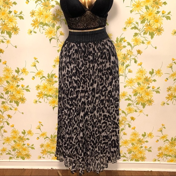 NWOT Pleated midi skirt leopard print size L 36” length skirt - Picture 10 of 10